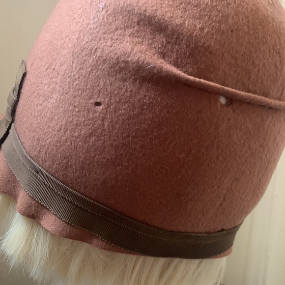 Authentic Antique 1920s Wool Felt Cloche Bell Hat with Gold Detailing - Picture 5 of 7